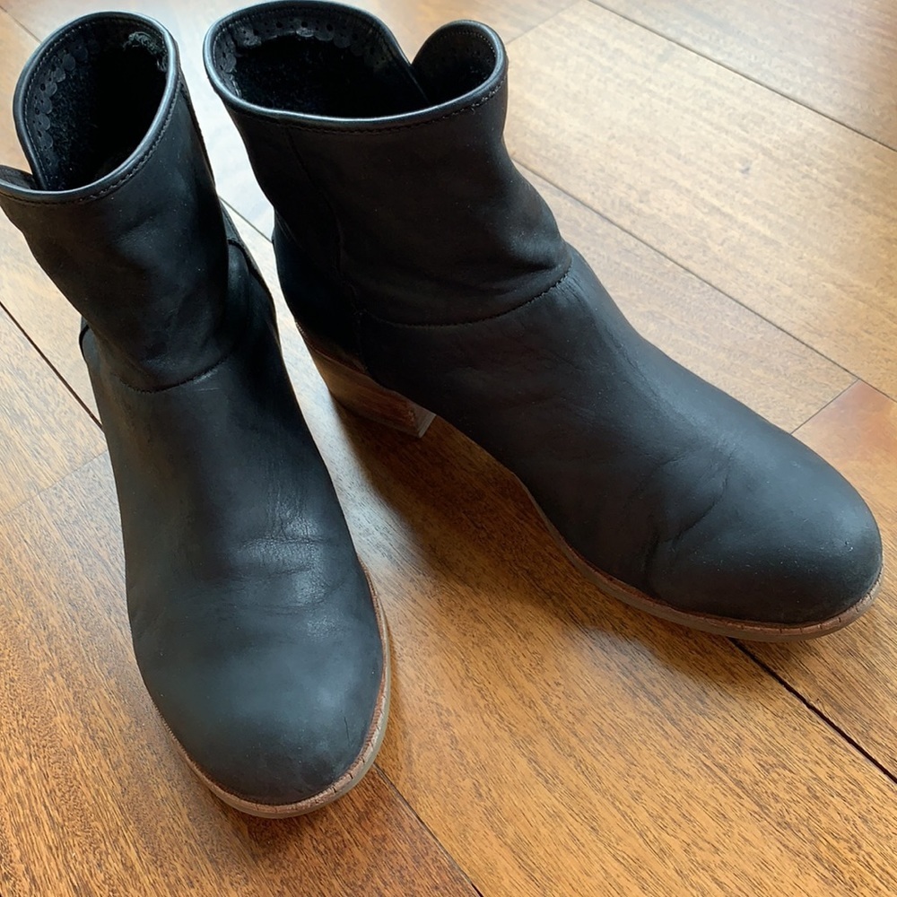 UGG Australia ‘Darling’ Suede Bootie - Picture 5 of 15